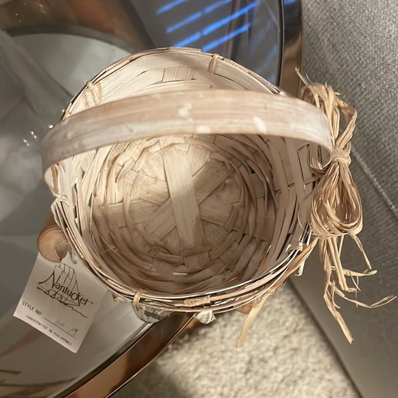 Vintage Nantucket Cape Cod basket adorned with seashells and hand painted waves - Picture 6 of 7